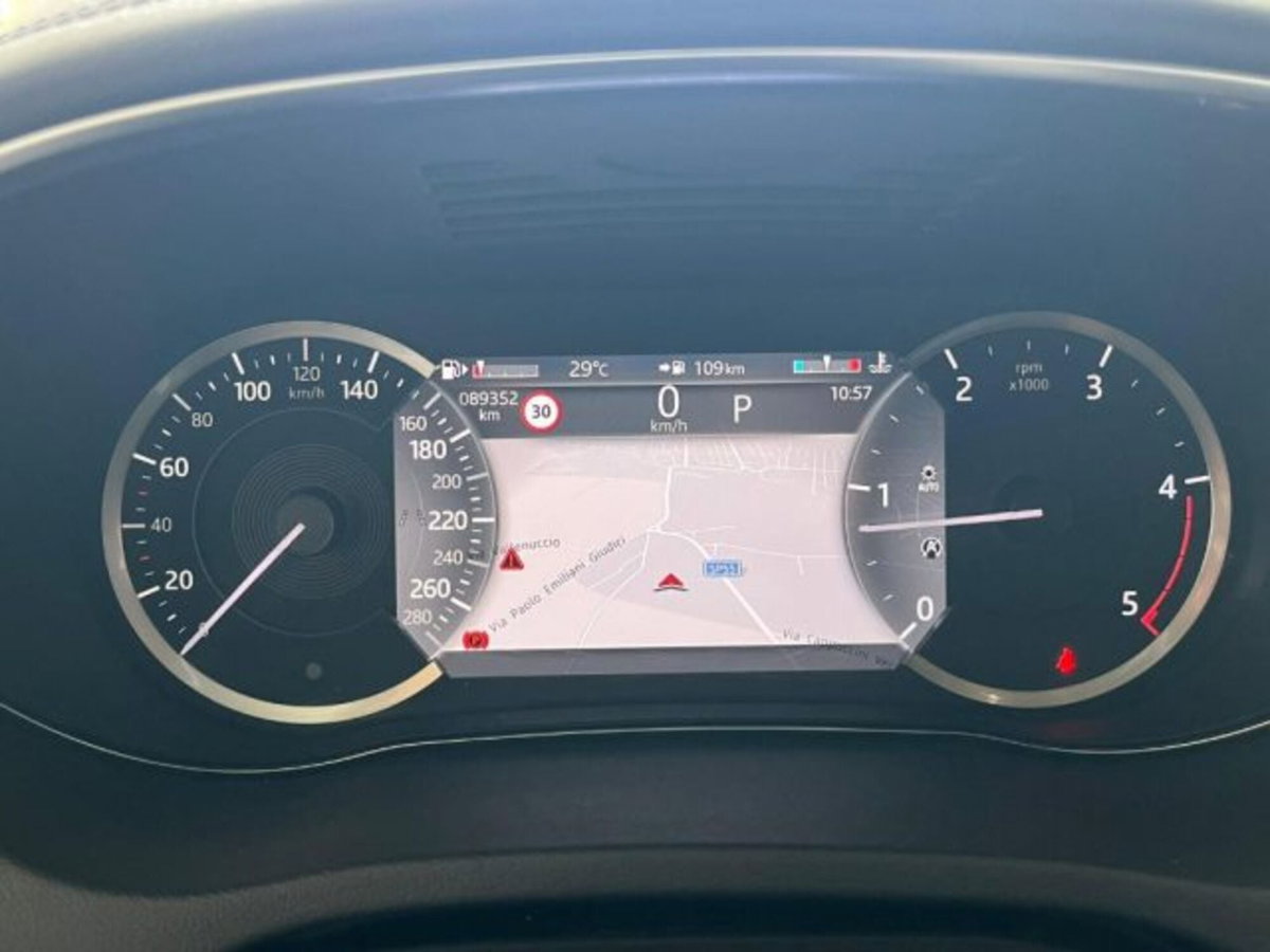 Jaguar E-Pace 2.0d i4 mhev R-Dynamic S awd 163cv auto (4)