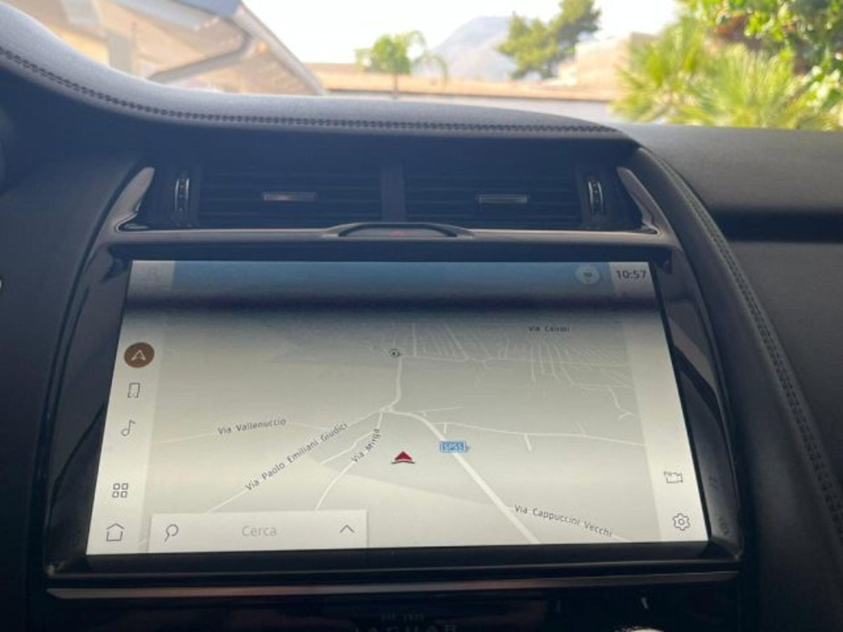 Jaguar E-Pace 2.0d i4 mhev R-Dynamic S awd 163cv auto (5)