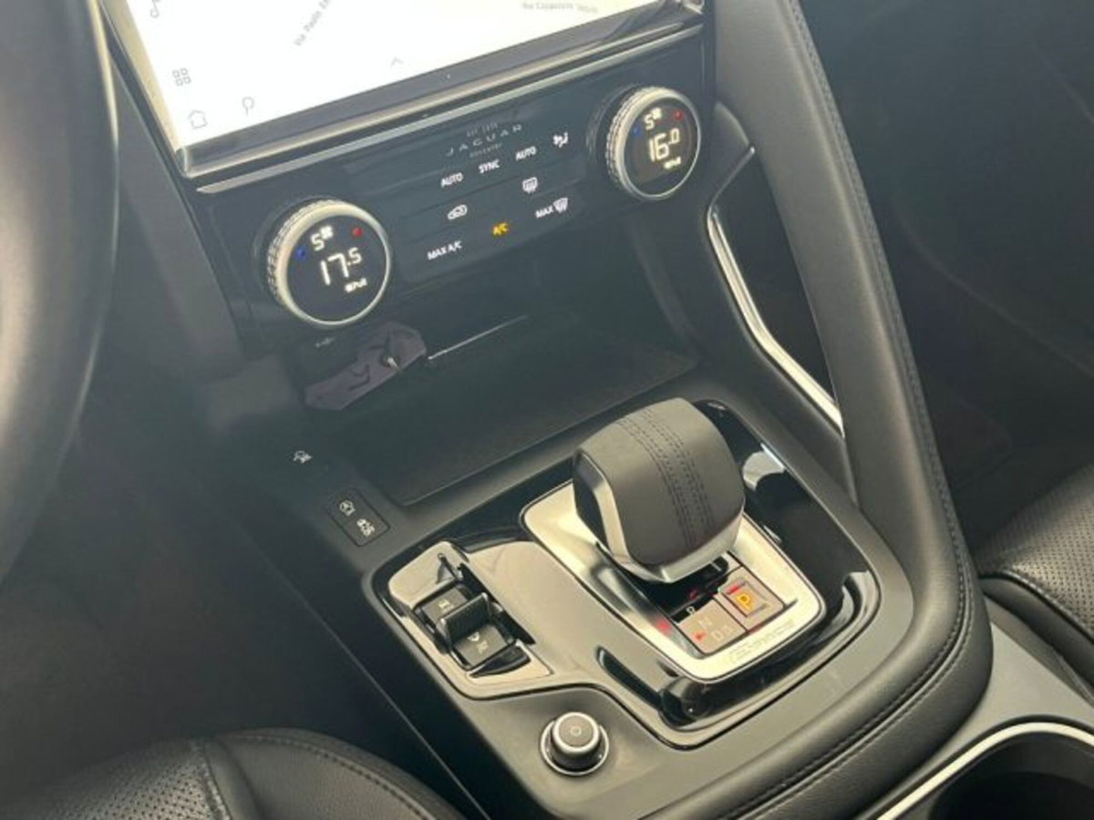 Jaguar E-Pace 2.0d i4 mhev R-Dynamic S awd 163cv auto (6)