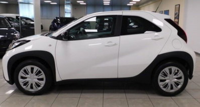 Toyota Aygo X 1.0 Active 72cv (10)