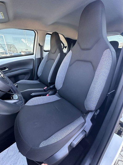 Toyota Aygo X 1.0 Active 72cv (8)