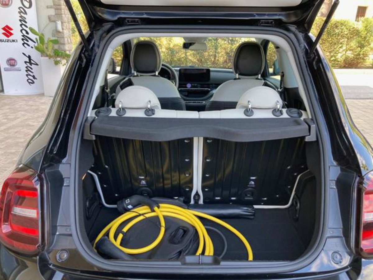 Fiat 500e 42 kWh La Prima (13)