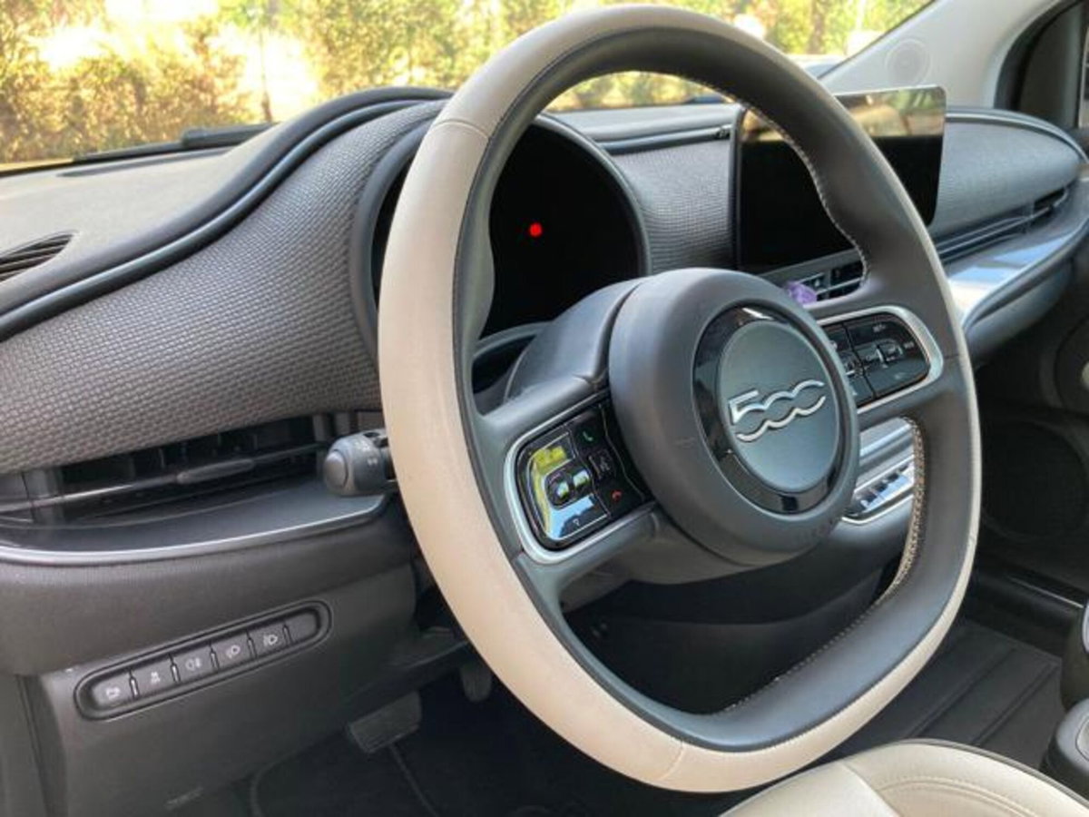 Fiat 500e 42 kWh La Prima (16)