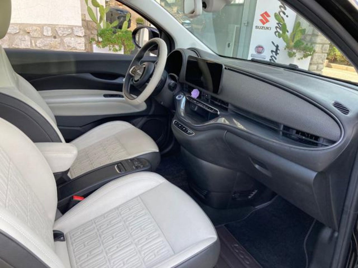 Fiat 500e 42 kWh La Prima (18)