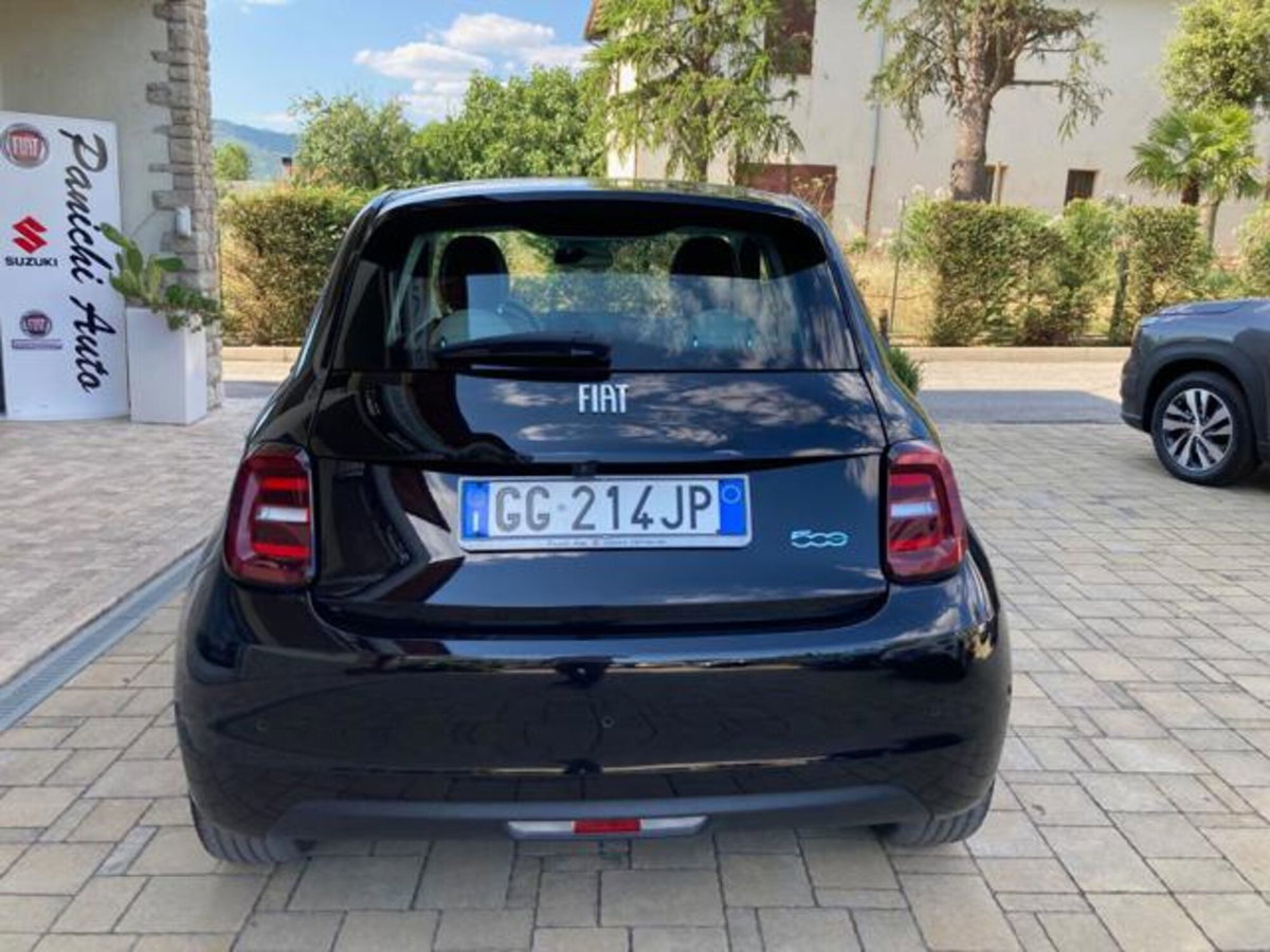 Fiat 500e 42 kWh La Prima (7)