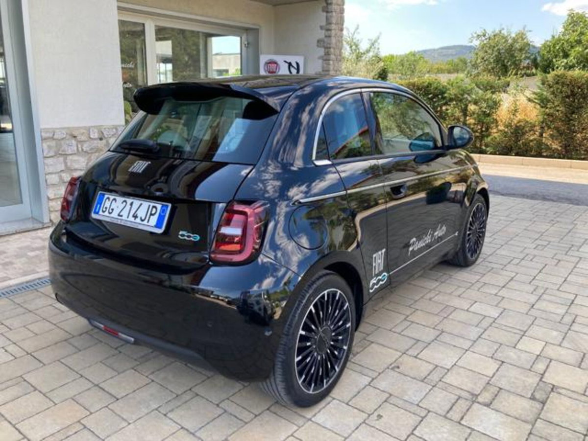 Fiat 500e 42 kWh La Prima (8)