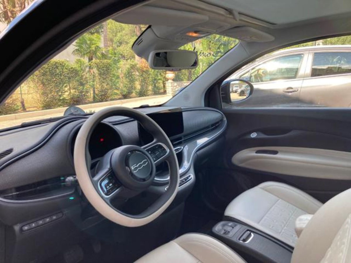 Fiat 500e 42 kWh La Prima (9)