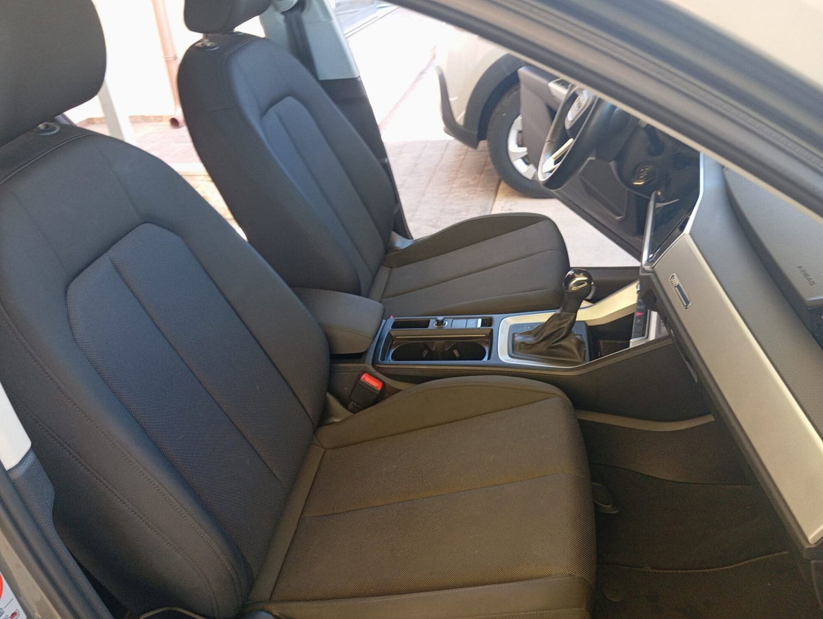 Audi Q3 35 TDI quattro S tronic Business (10)