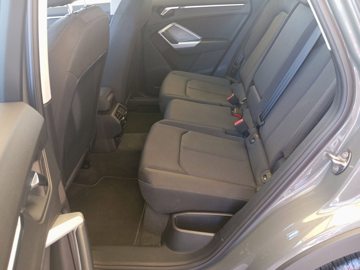 Audi Q3 35 TDI quattro S tronic Business (11)