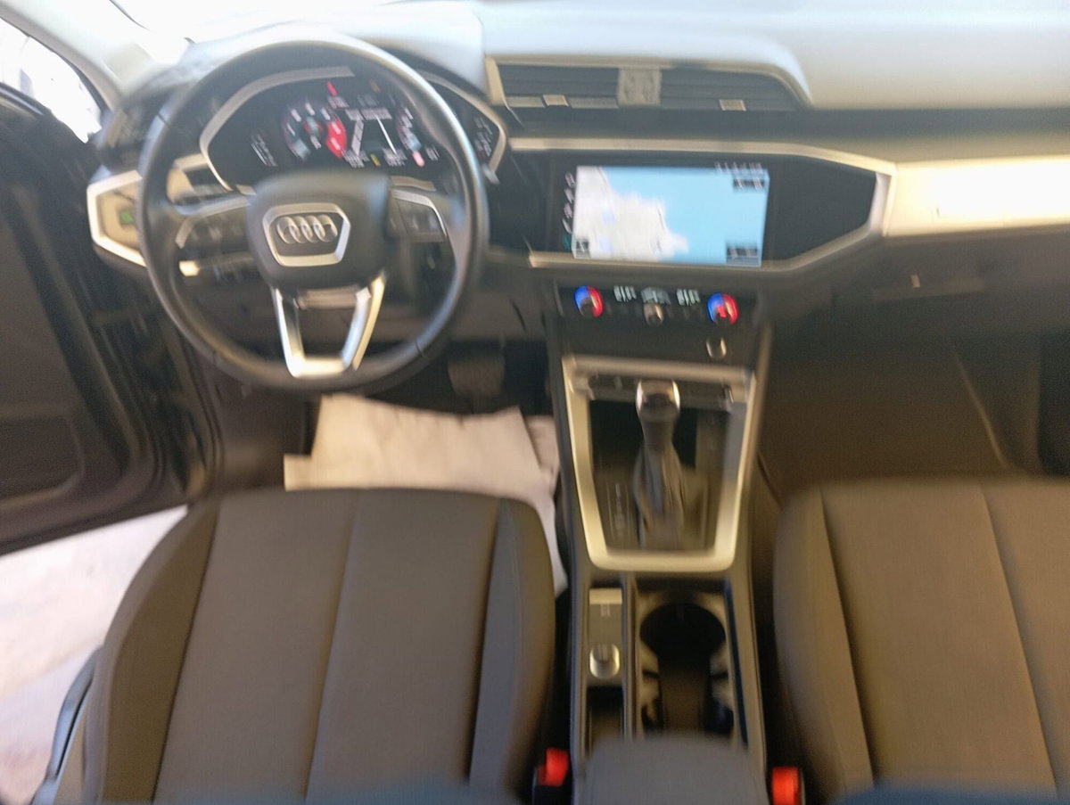 Audi Q3 35 TDI quattro S tronic Business (12)