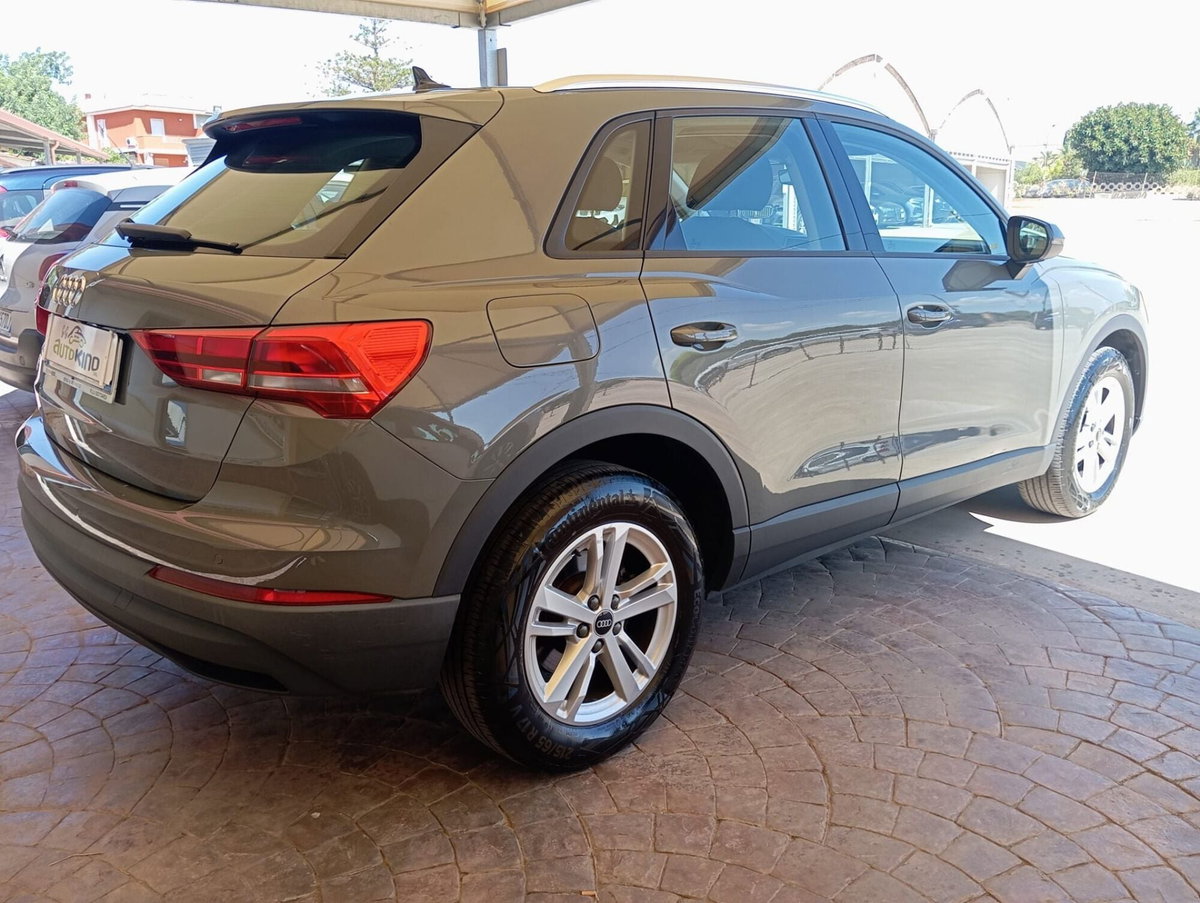 Audi Q3 35 TDI quattro S tronic Business (4)