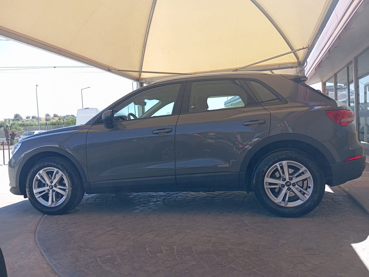Audi Q3 35 TDI quattro S tronic Business (6)