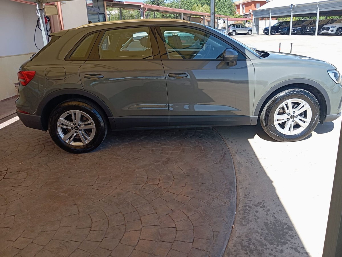 Audi Q3 35 TDI quattro S tronic Business (7)