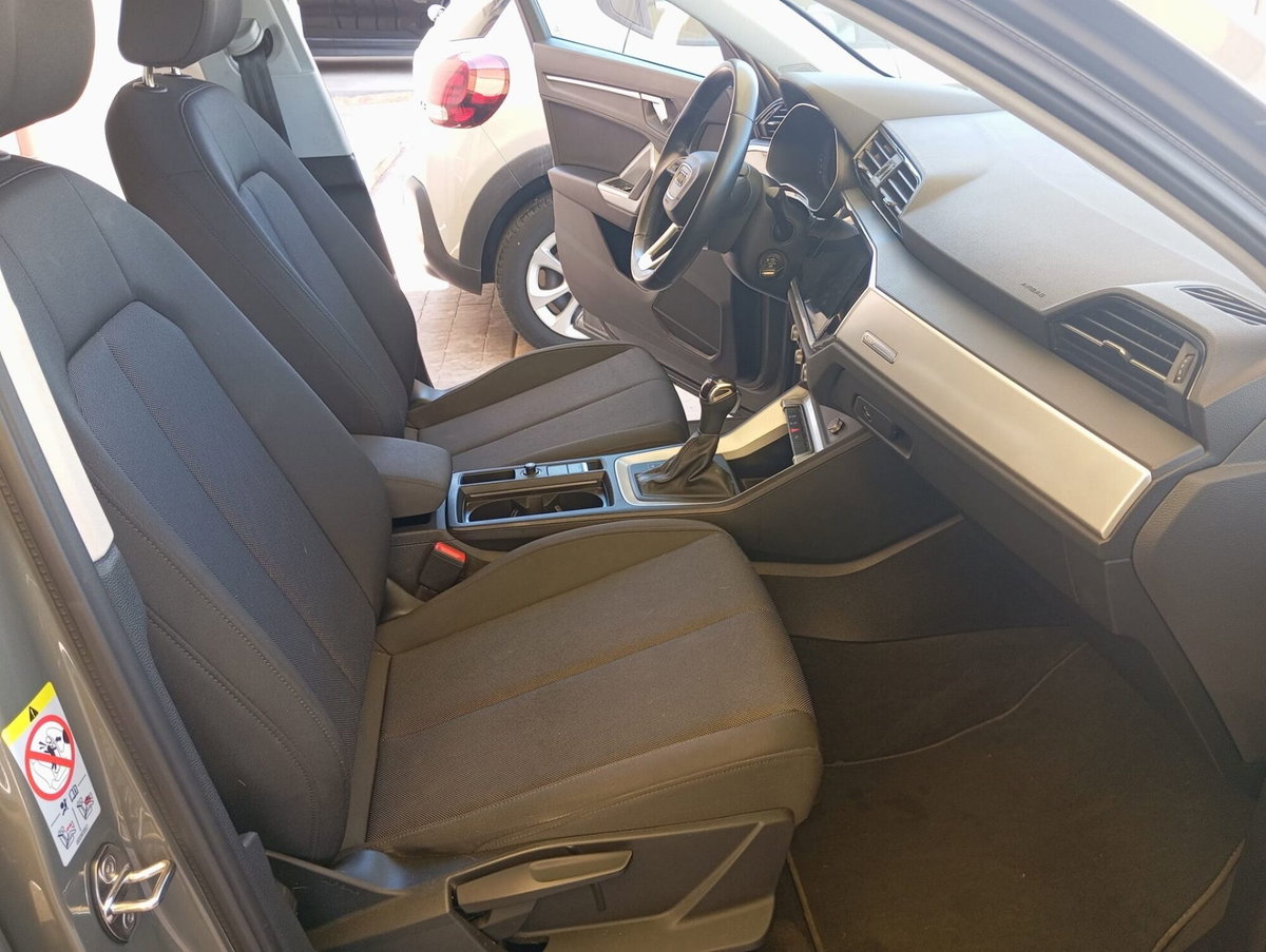 Audi Q3 35 TDI quattro S tronic Business (8)