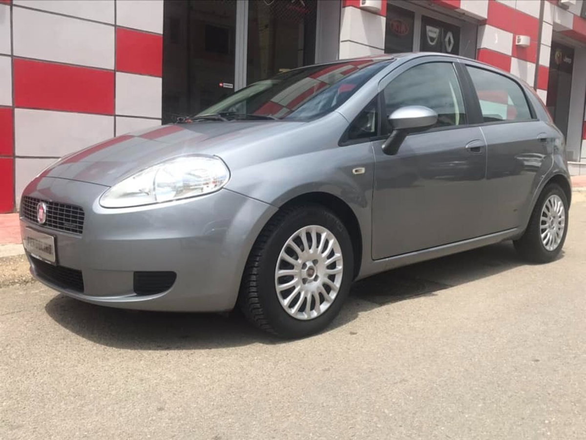Fiat Grande Punto 1.3 MJT 90 CV 5 porte Dynamic (8)