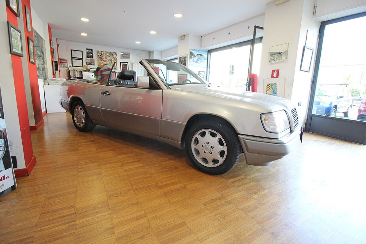 Mercedes-Benz 300 Cabrio 300 CE-24 cat Cabriolet (3)