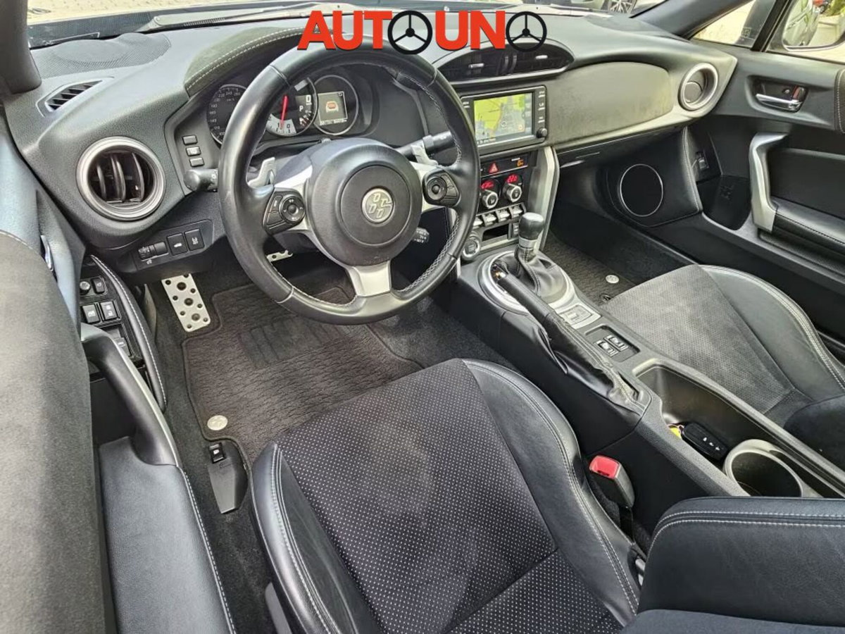 Toyota GT86 2.0 AT (4)