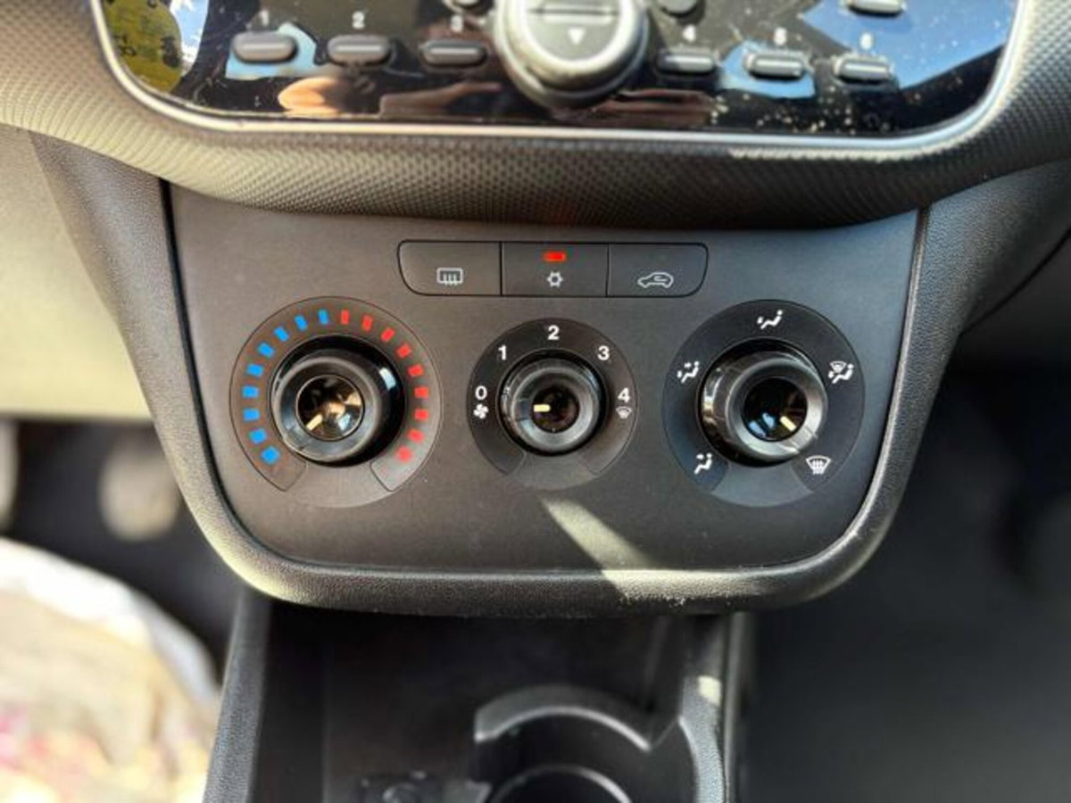 Fiat Punto Evo 1.3 Mjt 95 CV DPF 5 porte S&S Dualogic Emotion (9)