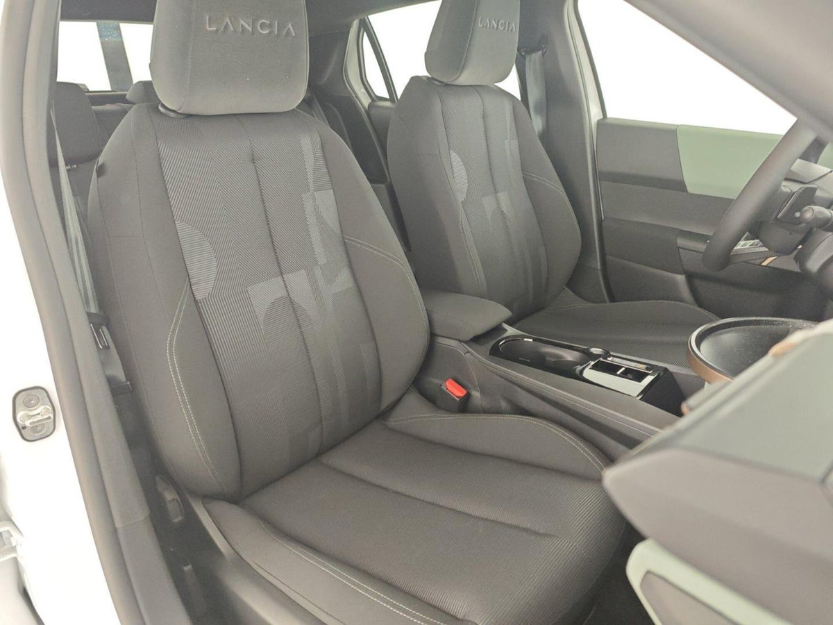Lancia Ypsilon 1.2 mhev Edizione Limitata Cassina e-dct (14)
