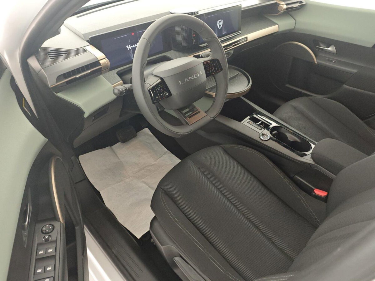 Lancia Ypsilon 1.2 mhev Edizione Limitata Cassina e-dct (8)
