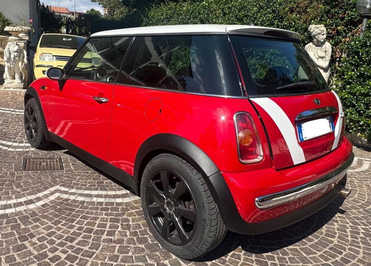 MINI Mini 1.6 16V Cooper (3)