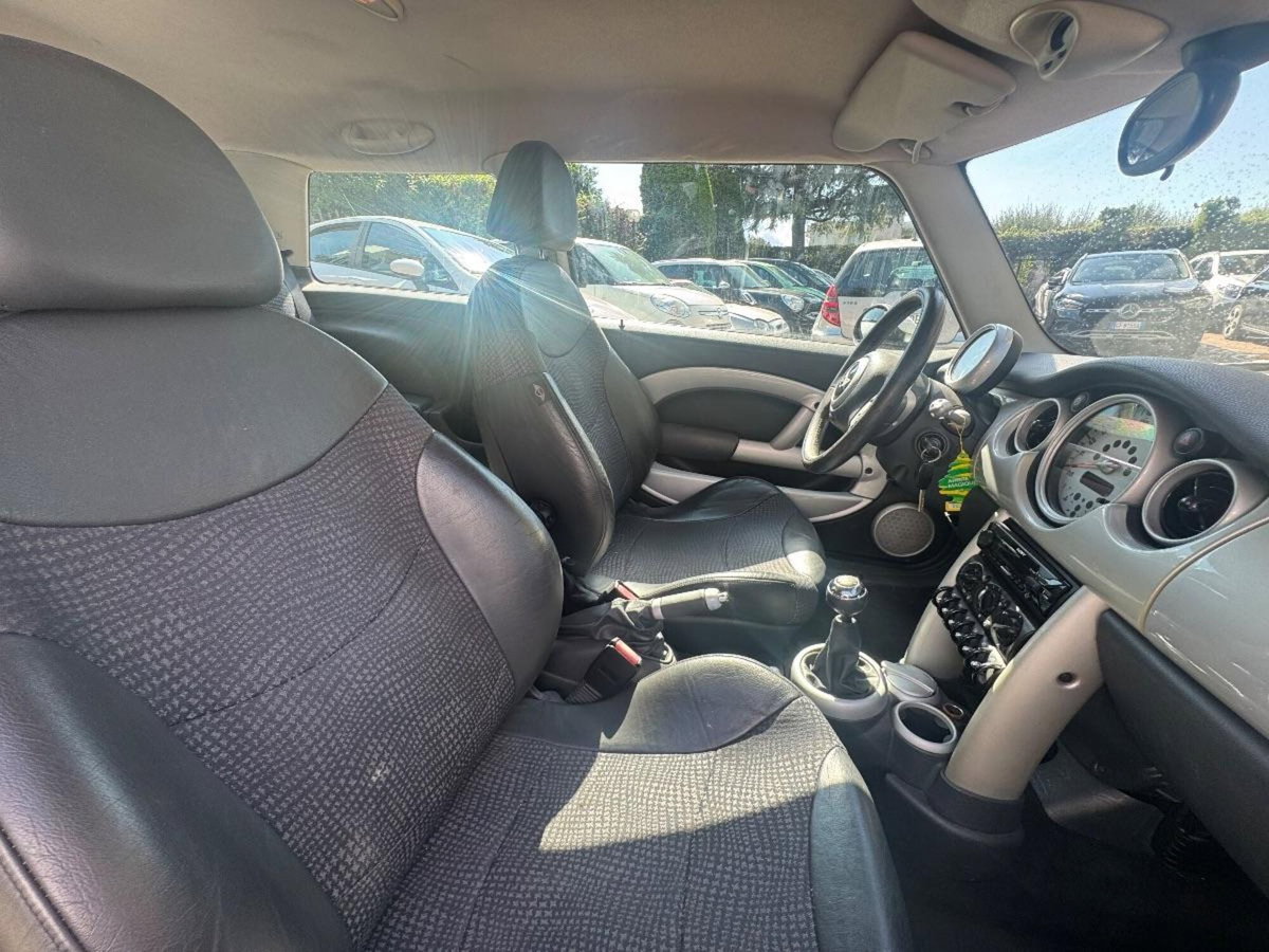 MINI Mini 1.6 16V Cooper (5)