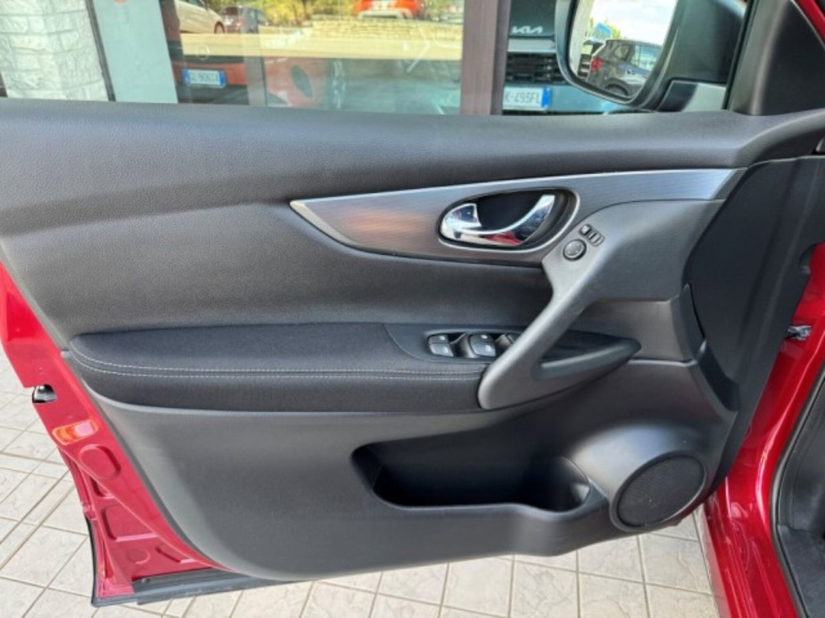 Nissan Qashqai 1.2 DIG-T N-Connecta (15)