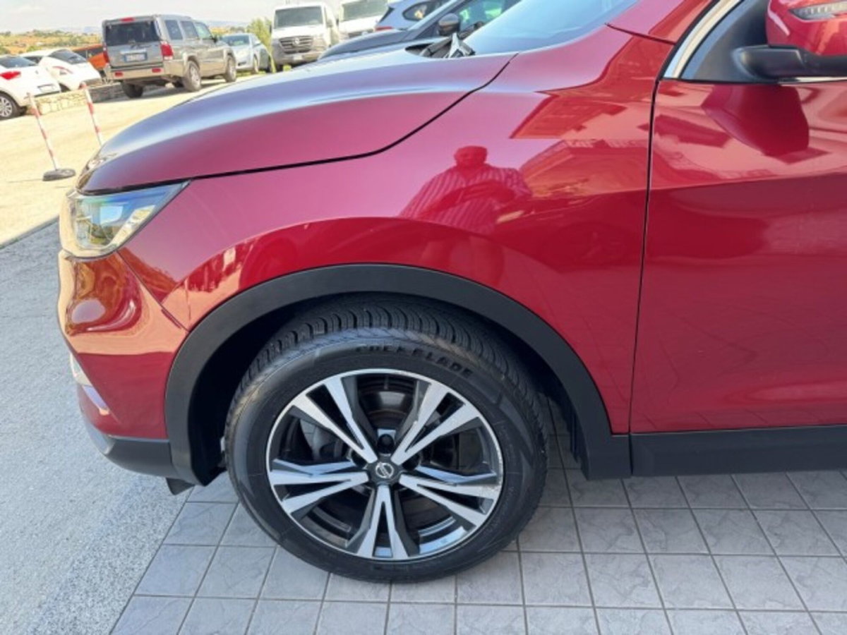 Nissan Qashqai 1.2 DIG-T N-Connecta (9)