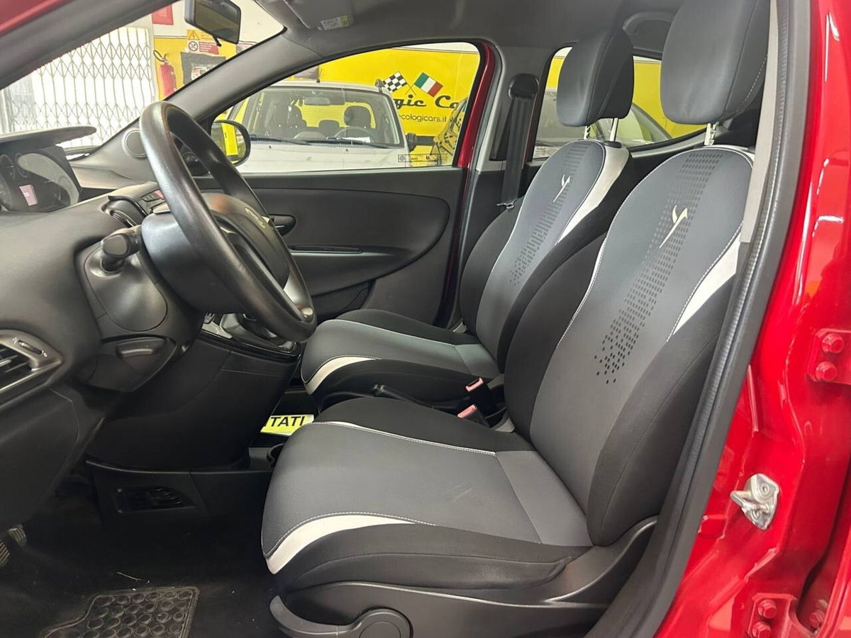 Lancia Ypsilon 1.2 69 CV 5 porte GPL Ecochic Gold (10)