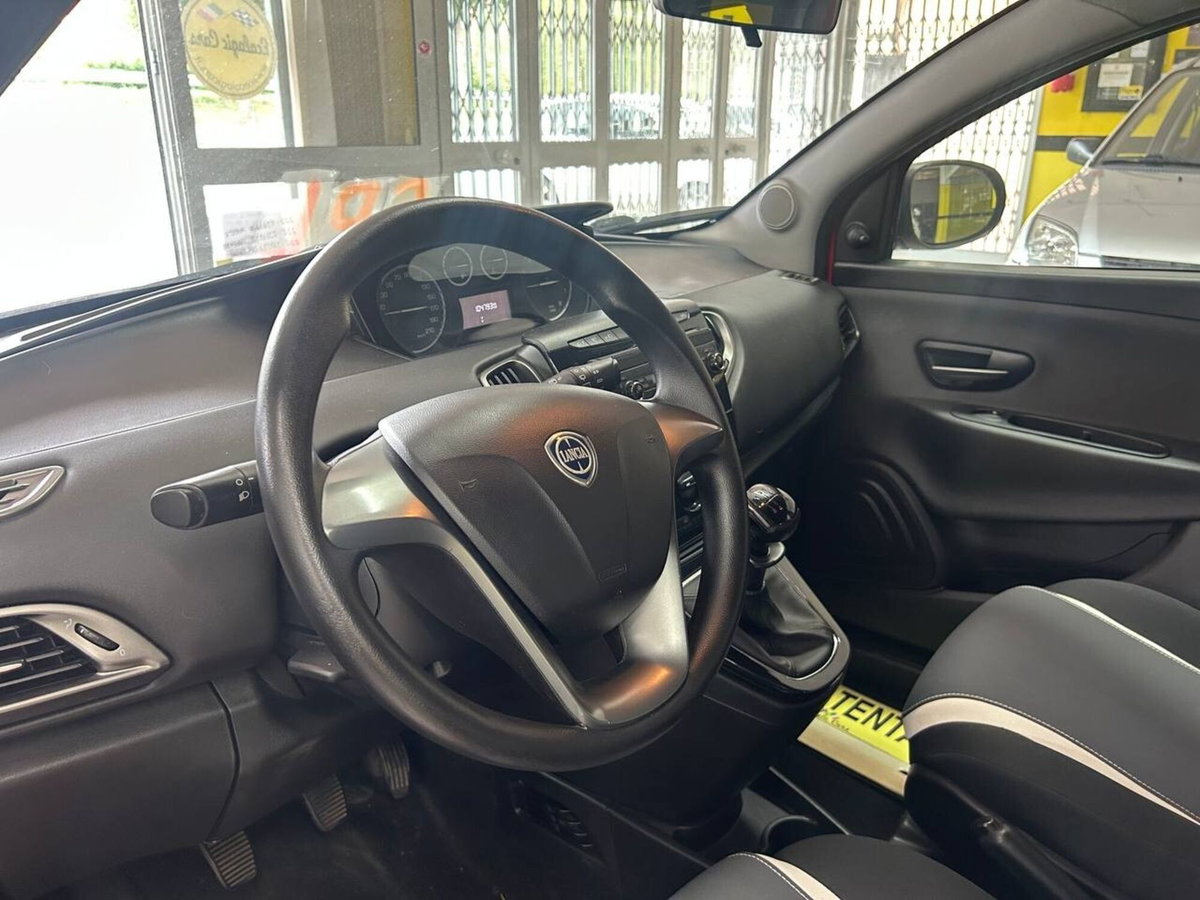 Lancia Ypsilon 1.2 69 CV 5 porte GPL Ecochic Gold (11)