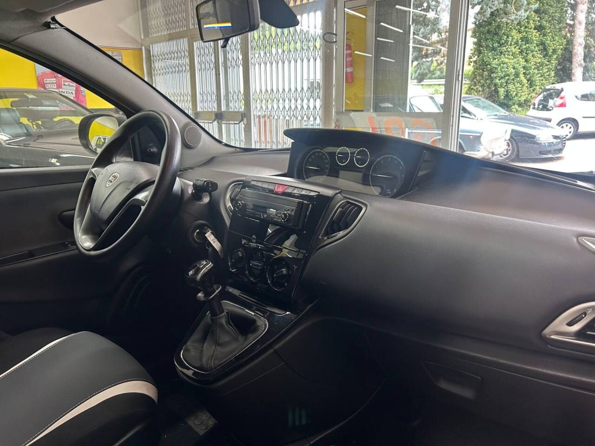 Lancia Ypsilon 1.2 69 CV 5 porte GPL Ecochic Gold (13)