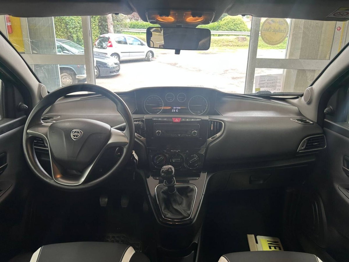 Lancia Ypsilon 1.2 69 CV 5 porte GPL Ecochic Gold (14)