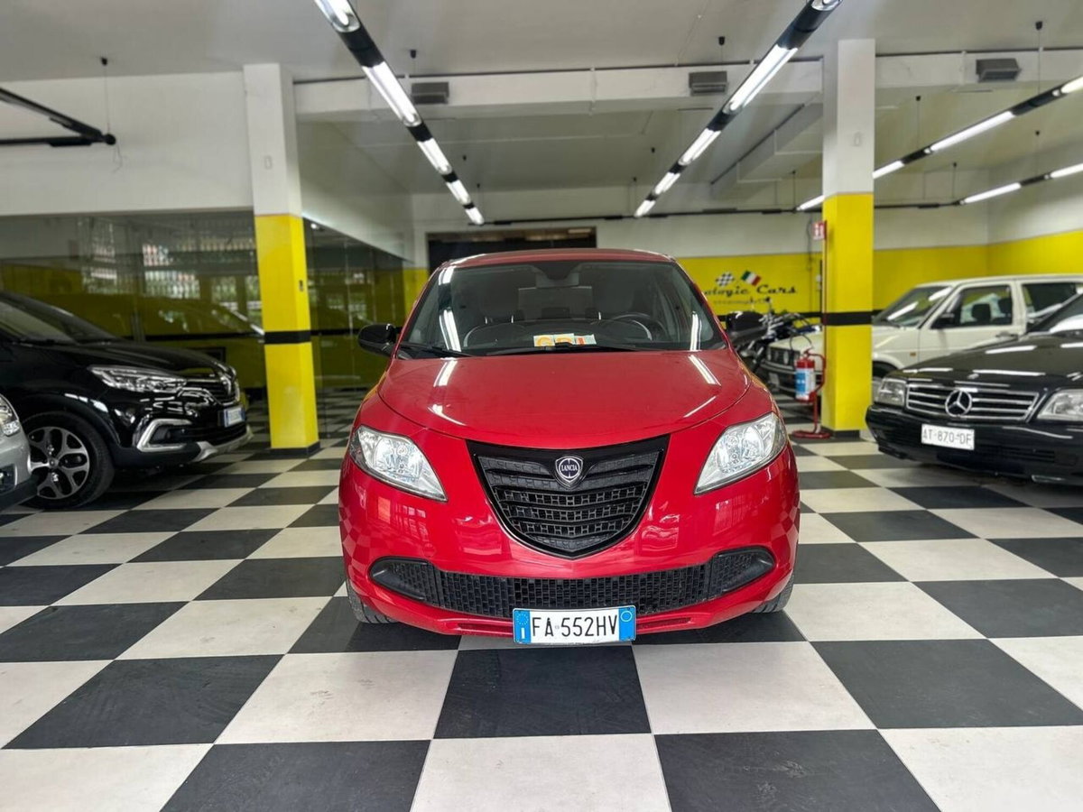 Lancia Ypsilon 1.2 69 CV 5 porte GPL Ecochic Gold (2)
