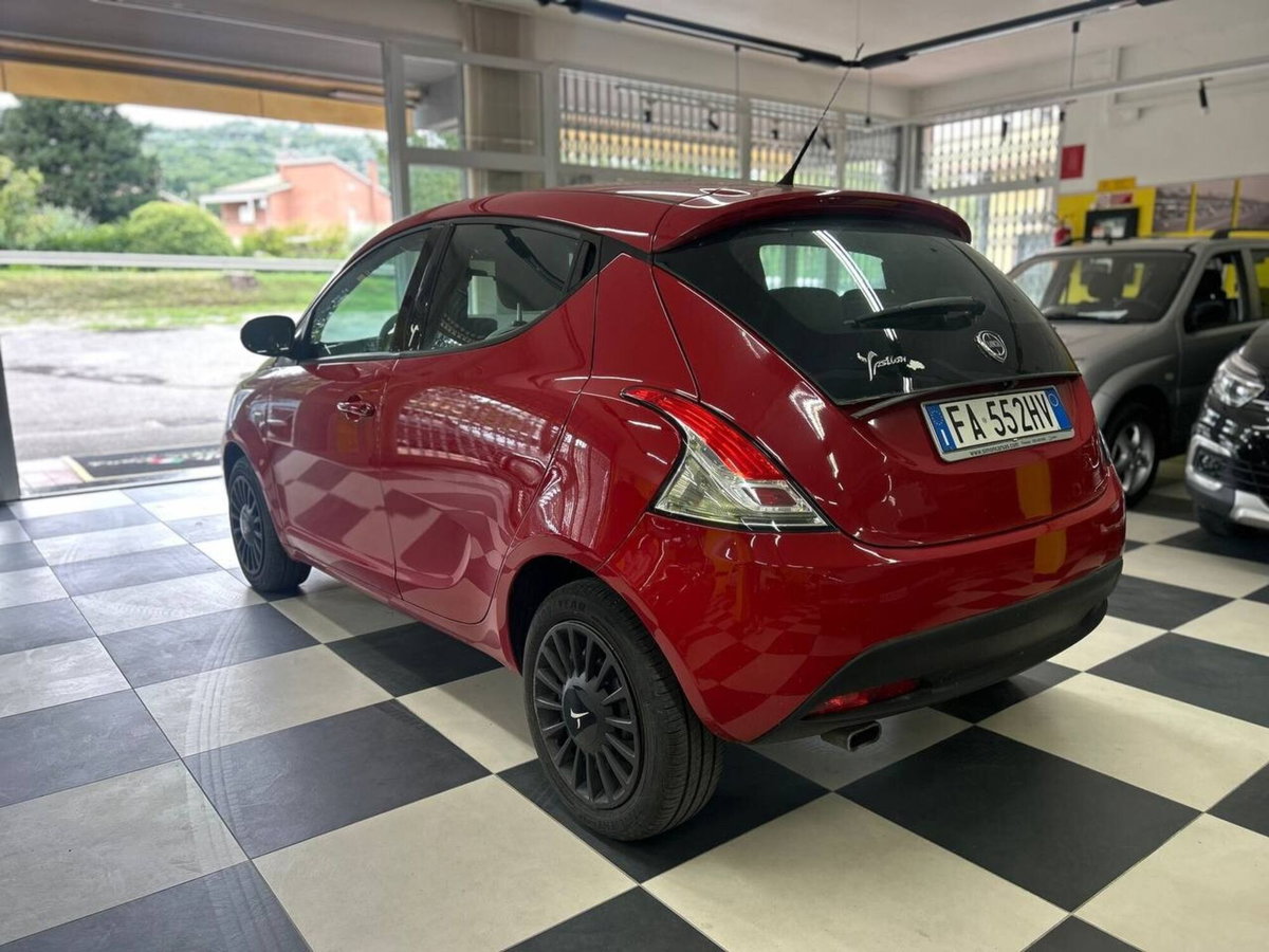 Lancia Ypsilon 1.2 69 CV 5 porte GPL Ecochic Gold (4)