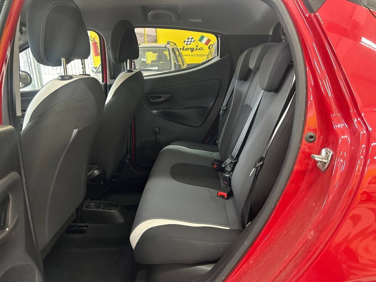 Lancia Ypsilon 1.2 69 CV 5 porte GPL Ecochic Gold (9)