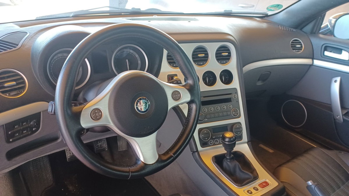 Alfa Romeo Spider 2.2 JTS Exclusive (7)