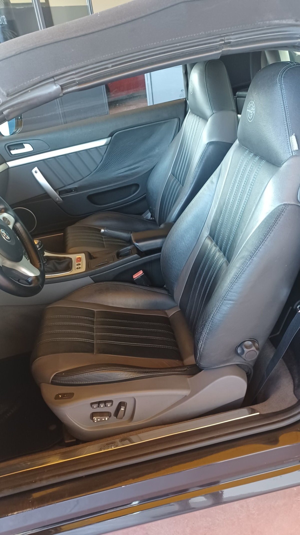 Alfa Romeo Spider 2.2 JTS Exclusive (9)