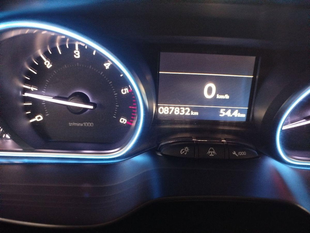 Peugeot 2008 100 Allure (13)