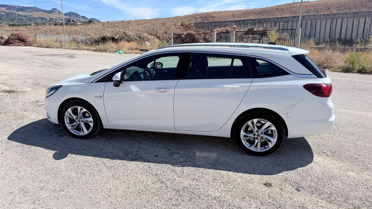 Opel Astra Station Wagon 1.6 CDTi 136CV Start&Stop Sports Business (14)