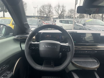Lancia Ypsilon 54kWh LX 156cv (12)
