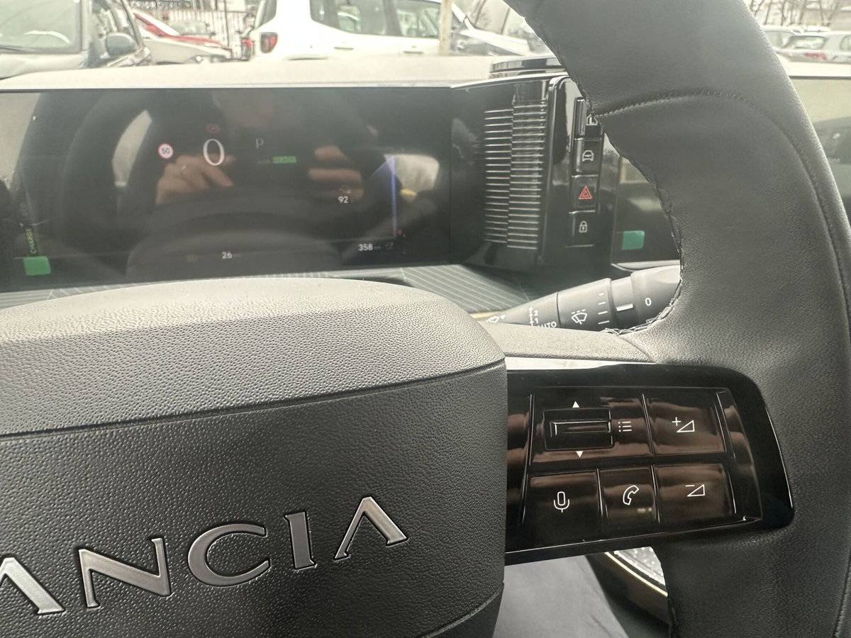 Lancia Ypsilon 54kWh LX 156cv (14)