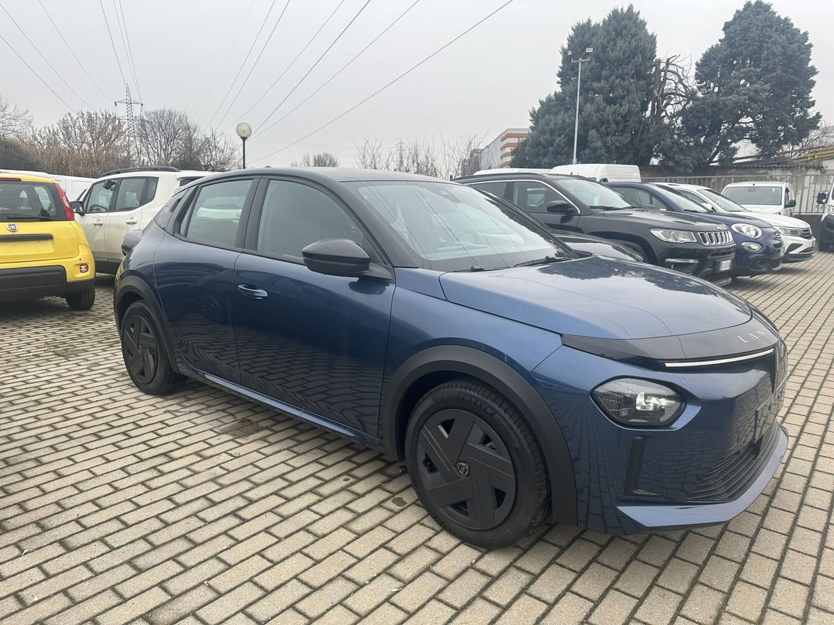 Lancia Ypsilon 54kWh LX 156cv (4)