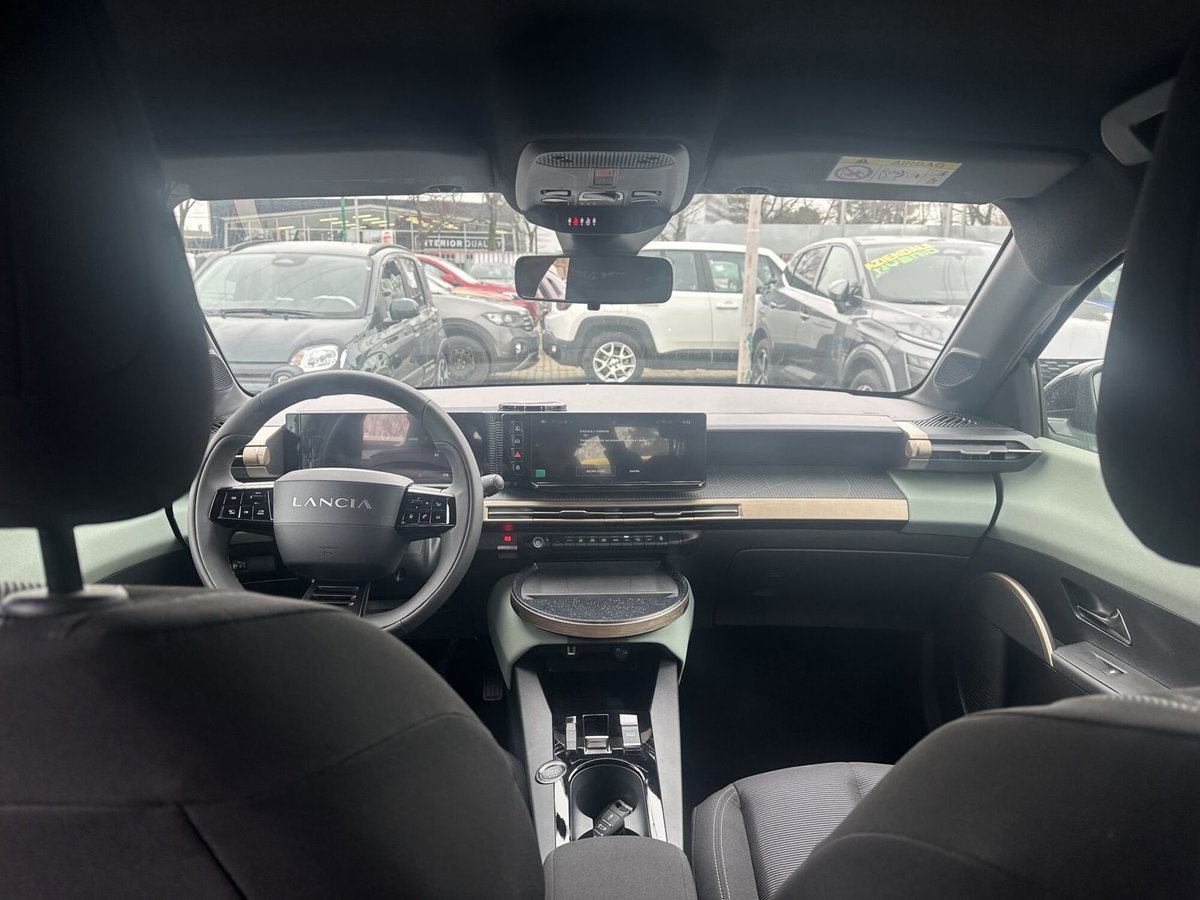 Lancia Ypsilon 54kWh LX 156cv (9)
