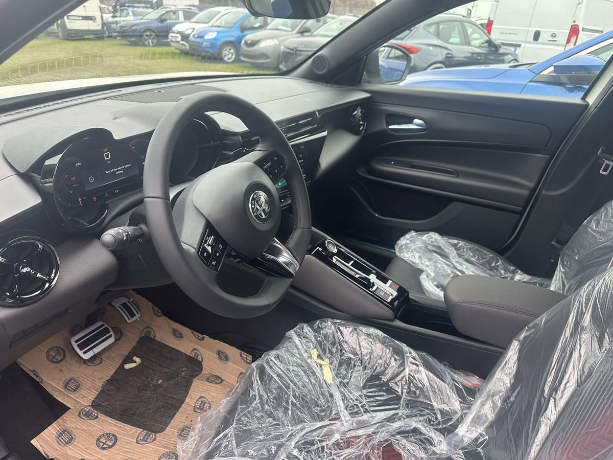 Alfa Romeo Junior elettrica Speciale 156cv (11)