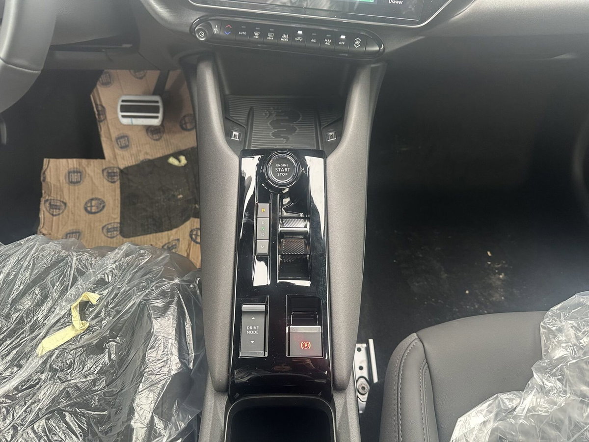 Alfa Romeo Junior elettrica Speciale 156cv (20)