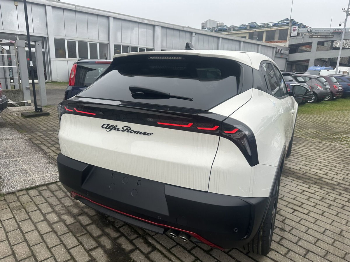 Alfa Romeo Junior elettrica Speciale 156cv (5)
