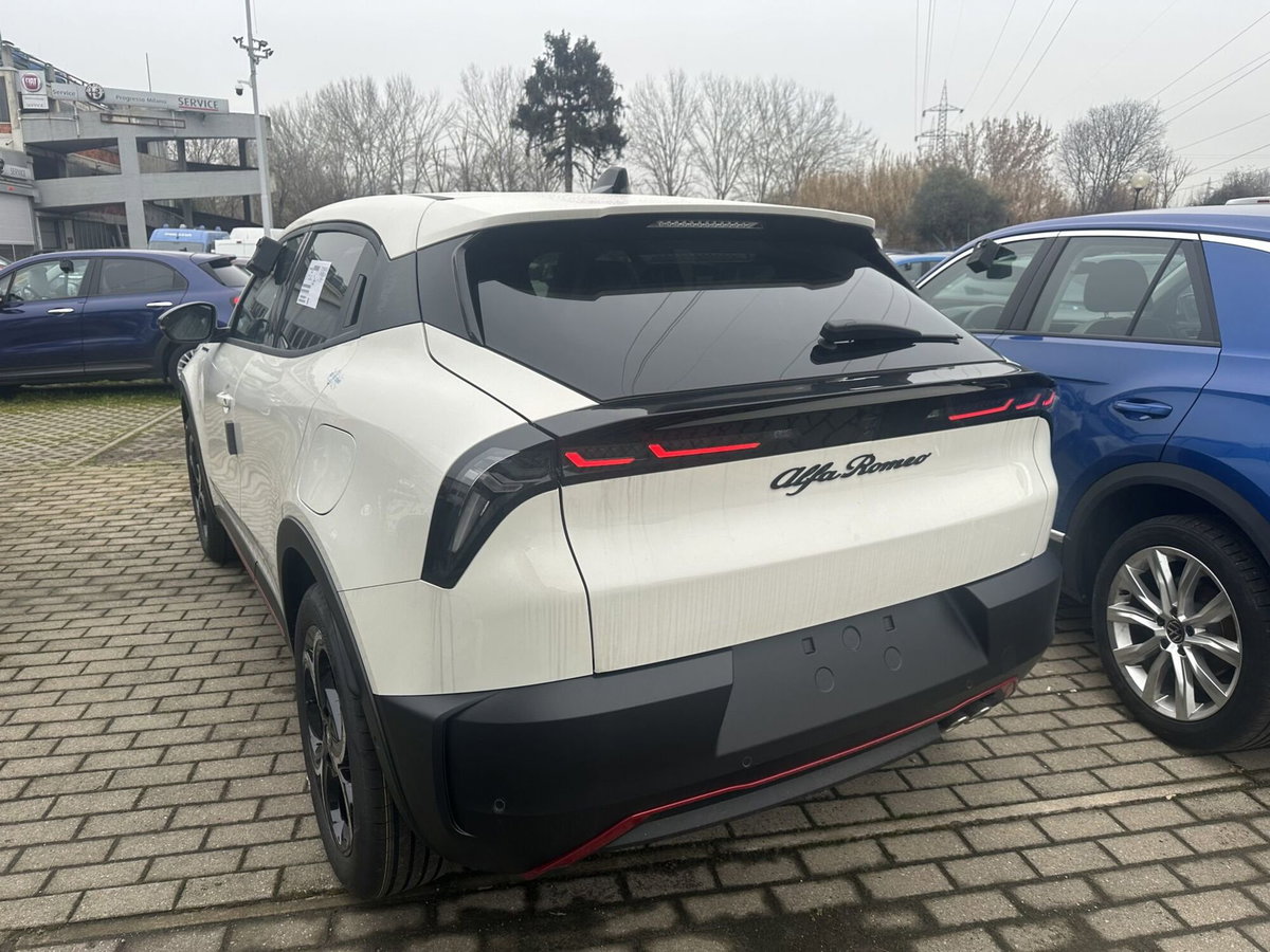 Alfa Romeo Junior elettrica Speciale 156cv (6)