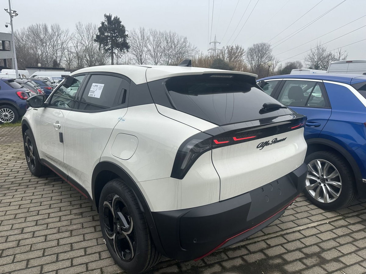 Alfa Romeo Junior elettrica Speciale 156cv (7)