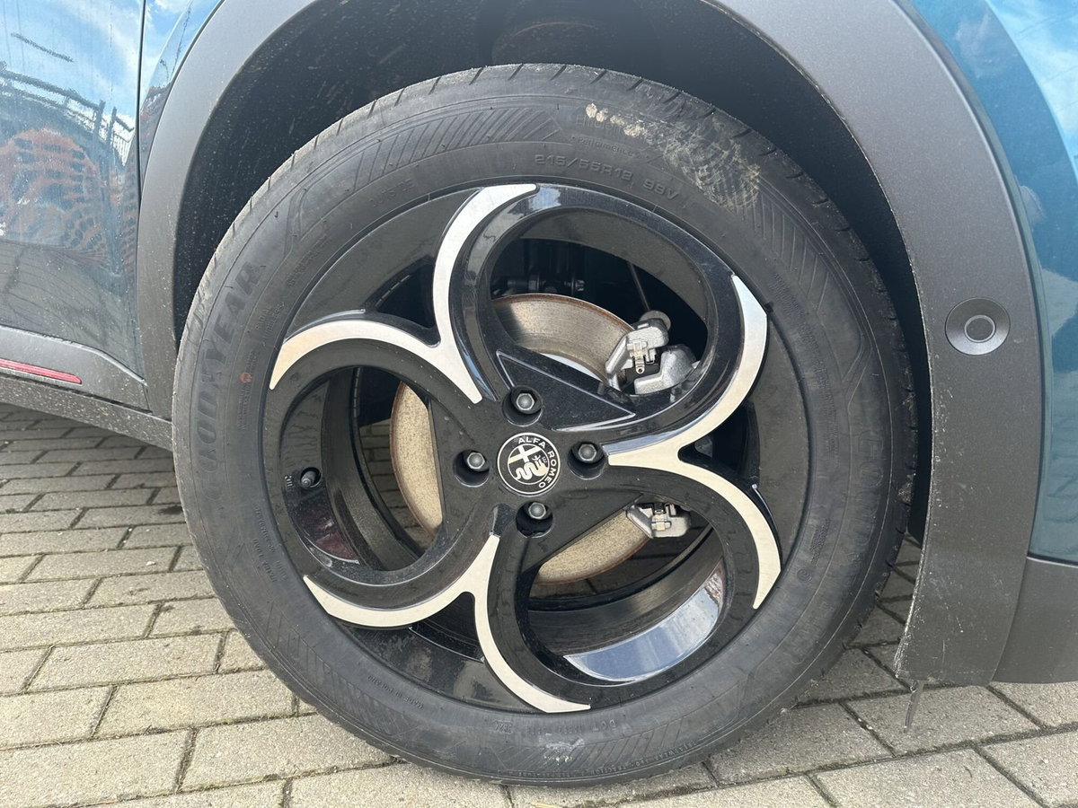 Alfa Romeo Junior elettrica Speciale 156cv (10)