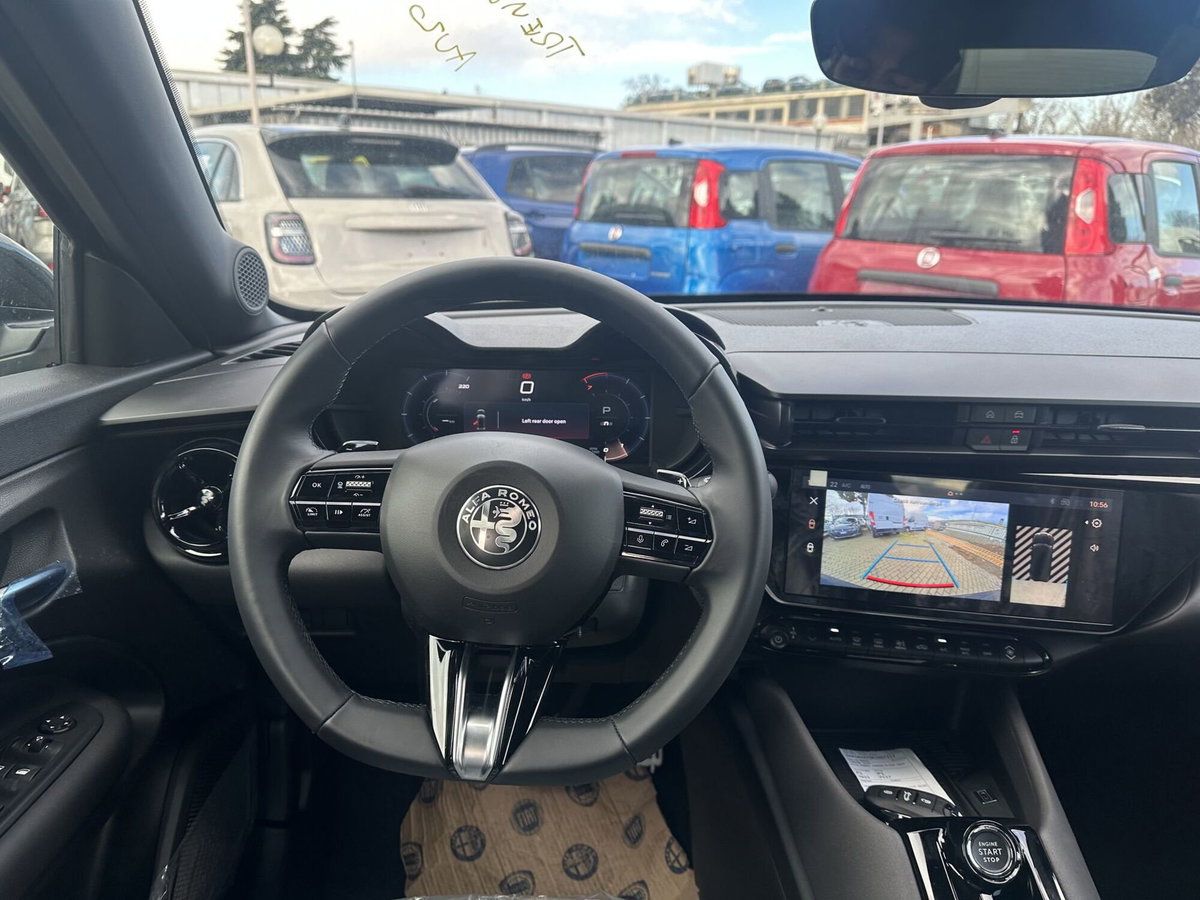 Alfa Romeo Junior elettrica Speciale 156cv (16)